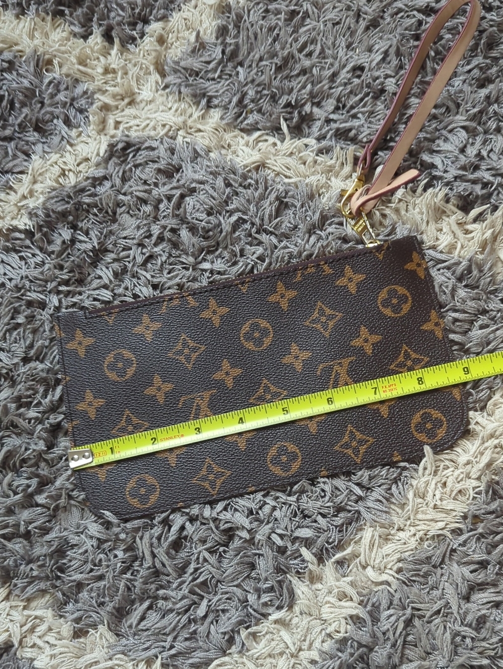 Inspired Louis Vuitton Canvas Wristlet Clutch in Brown Knock Off - Picture 3 of 8